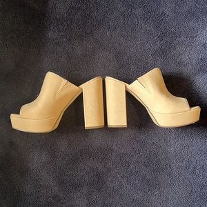 ALDO cream/tan platform heel